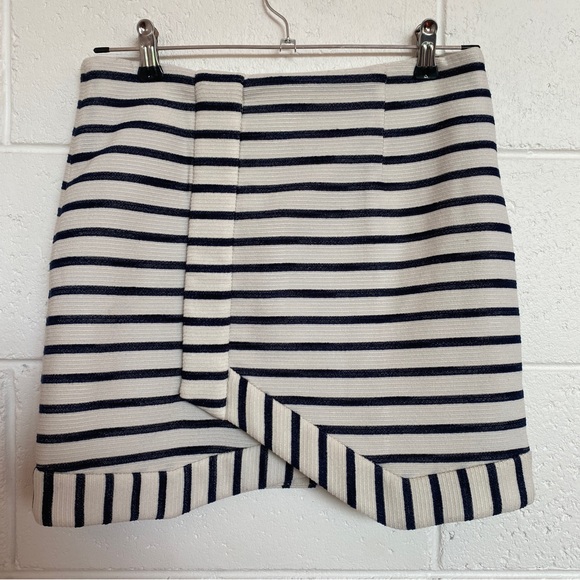 camilla & marc Dresses & Skirts - Camilla and Marc blue and white stripe mini skirt size 6